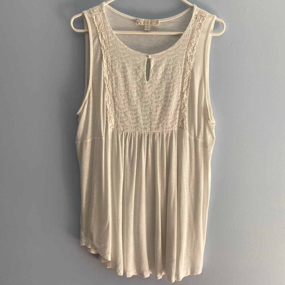NWOT Suzanne Betro Weekend Cream w/Lace Sleeveless Top